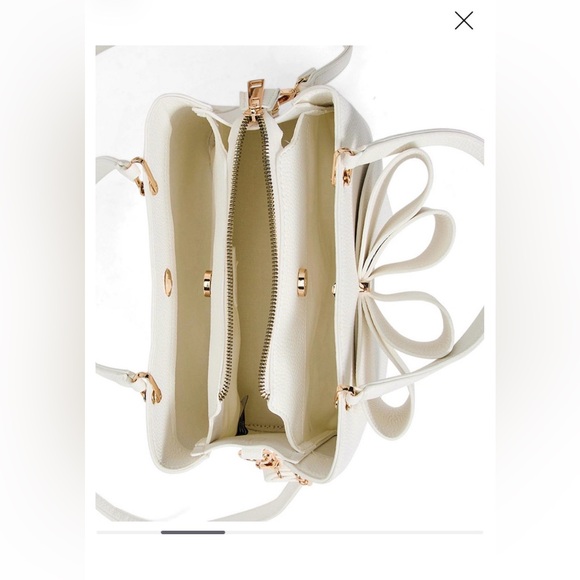 Like Dreams
Jenna Bow Satchel - Picture 3 of 12